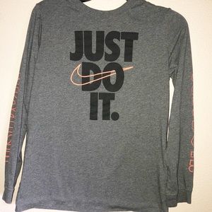 Boys Nike long sleeve graphic t-shirt